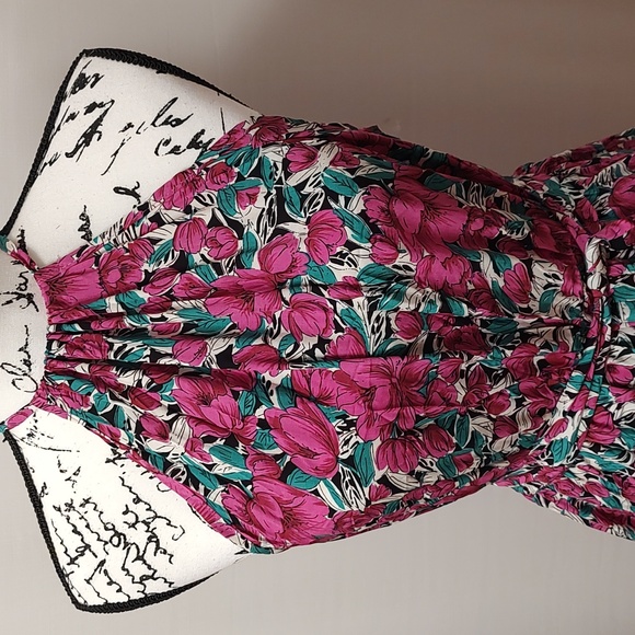 Ditsy Floral Halter Ruffles Above Knee Dress - Picture 3 of 5